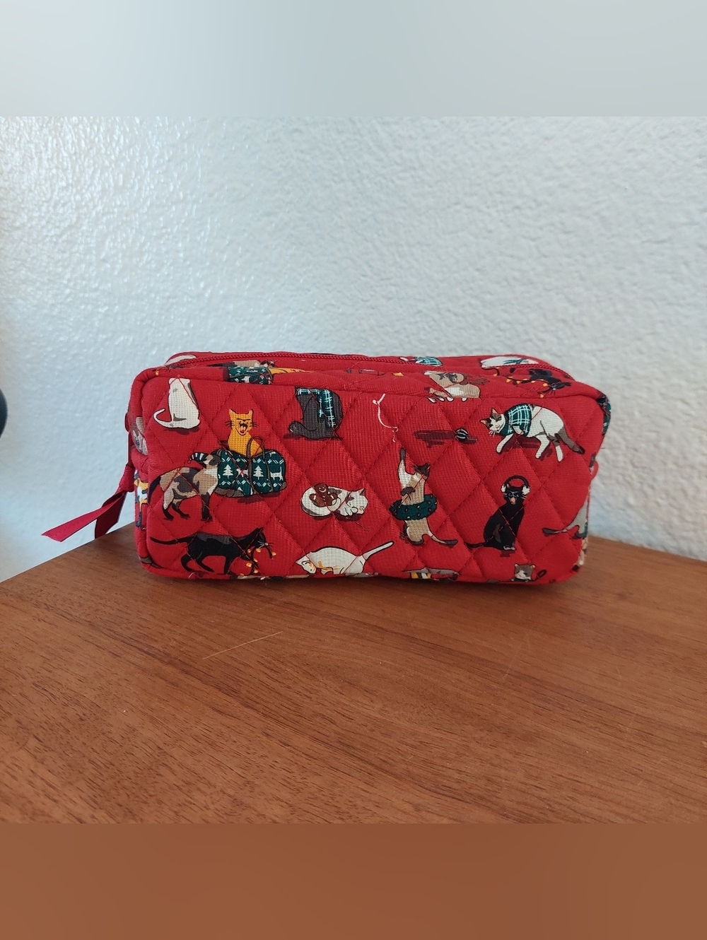 Vera bradley cats meow holiday cat Red quilted cat print makeup bag pencil pouch